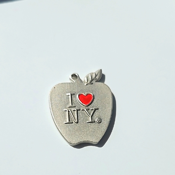 Silver I❤️NY Apple Pendant - Picture 2 of 4